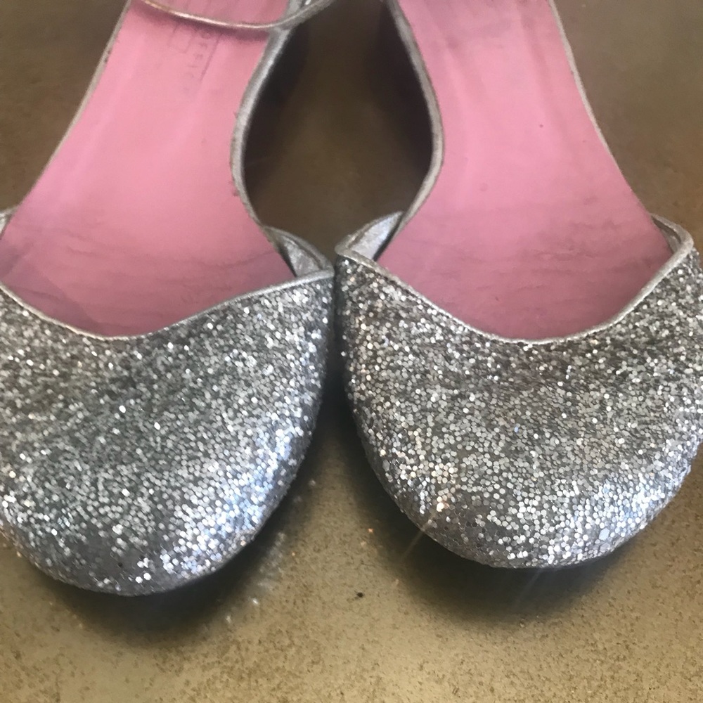 Shoes - Picture 2 of 4